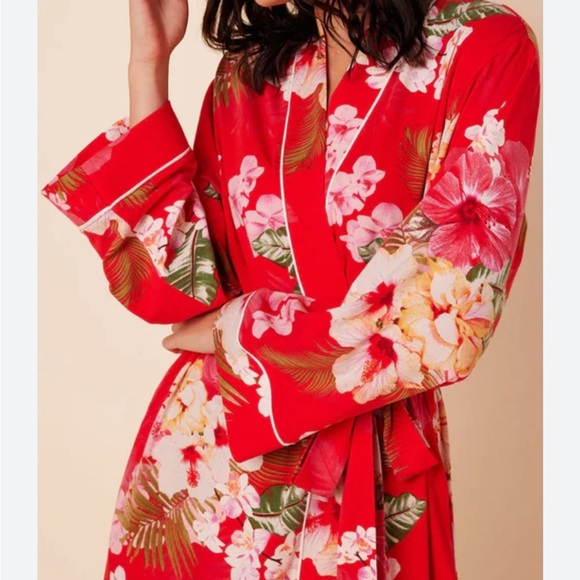 Zara red floral printed 3/4 sleeve satiny silky short robe women's size Medium - Picture 1 of 7